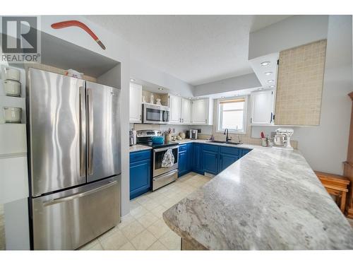 2025 Kokanee Drive N Unit# 15, Cranbrook, BC - Indoor Photo Showing Kitchen