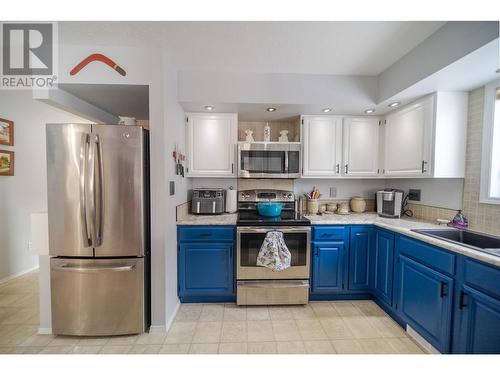 2025 Kokanee Drive N Unit# 15, Cranbrook, BC - Indoor Photo Showing Kitchen