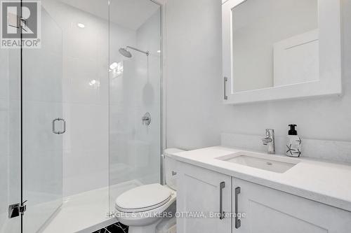 2607 - 805 Carling Avenue, Ottawa, ON - Indoor Photo Showing Bathroom