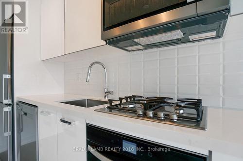 601 - 195 Mccaul Street, Toronto, ON - Indoor Photo Showing Kitchen With Upgraded Kitchen