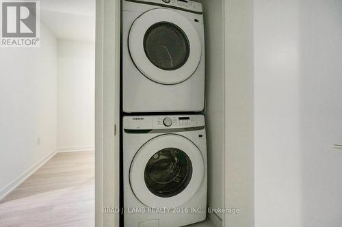 601 - 195 Mccaul Street, Toronto, ON - Indoor Photo Showing Laundry Room