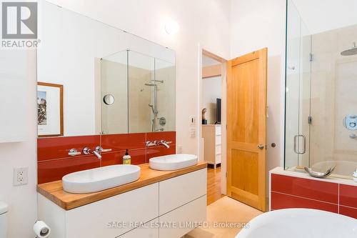 Main - 70 Manning Avenue, Toronto, ON - Indoor Photo Showing Bathroom