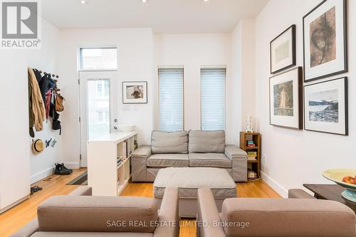 Main - 70 Manning Avenue, Toronto, ON - Indoor Photo Showing Living Room