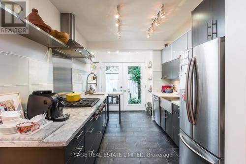 Main - 70 Manning Avenue, Toronto, ON - Indoor Photo Showing Kitchen With Upgraded Kitchen