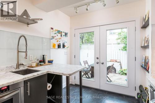 Main - 70 Manning Avenue, Toronto, ON - Indoor Photo Showing Kitchen