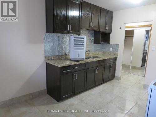 41 - 429 Austen Court, Oshawa, ON - Indoor Photo Showing Kitchen With Double Sink