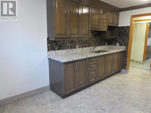 42 - 429 Austen Crescent, Oshawa, ON - Indoor Photo Showing Kitchen With Double Sink