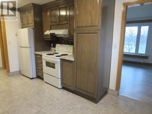 42 - 429 Austen Crescent, Oshawa, ON - Indoor Photo Showing Kitchen