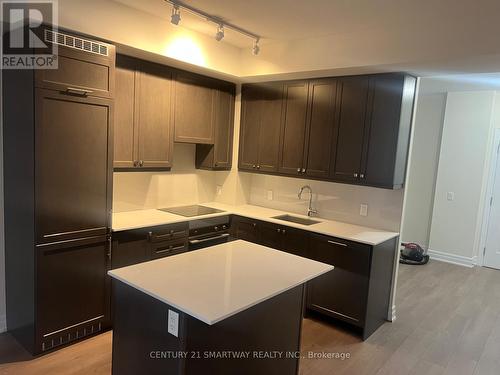 520 - 9075 Jane Street, Vaughan, ON - Indoor Photo Showing Kitchen