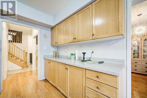 6195 Ford Road W, Mississauga, ON - Indoor Photo Showing Kitchen