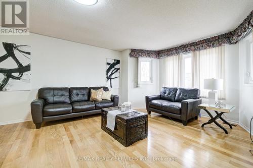 6195 Ford Road W, Mississauga, ON - Indoor Photo Showing Living Room