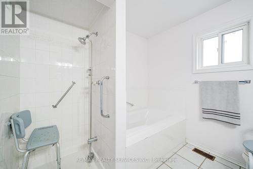 6195 Ford Road W, Mississauga, ON - Indoor Photo Showing Bathroom