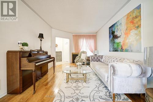 6195 Ford Road W, Mississauga, ON - Indoor Photo Showing Living Room