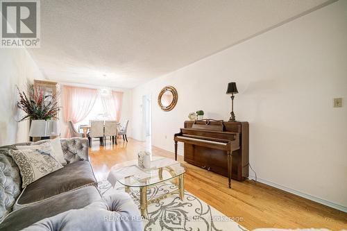 6195 Ford Road W, Mississauga, ON - Indoor Photo Showing Living Room