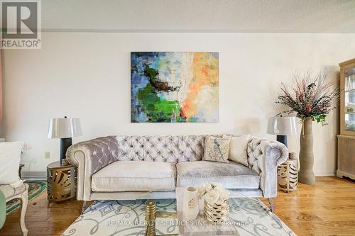 6195 Ford Road W, Mississauga, ON - Indoor Photo Showing Living Room