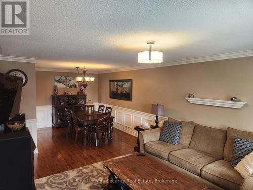 20 Mullet Drive, Mississauga, ON - Indoor Photo Showing Living Room