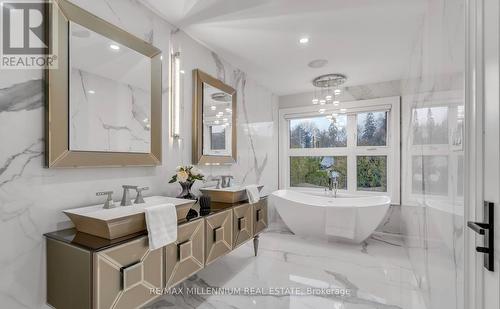 246 Edenbridge Drive, Toronto, ON - Indoor Photo Showing Bathroom