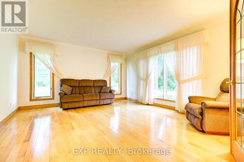 3 Maitland Street, Blandford-Blenheim, ON - Indoor Photo Showing Living Room