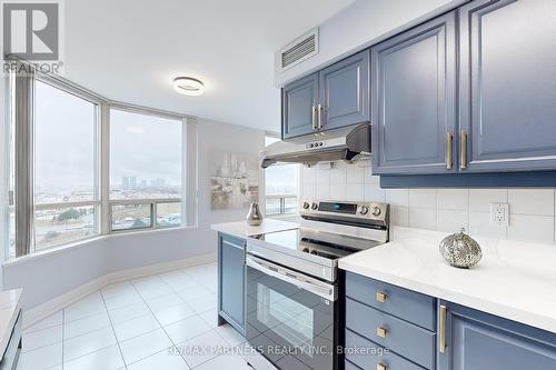 1736 - 68 Corporate Drive, Toronto, ON - Indoor Photo Showing Kitchen