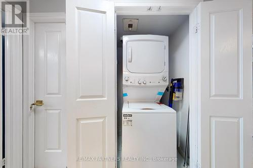 1736 - 68 Corporate Drive, Toronto, ON - Indoor Photo Showing Laundry Room