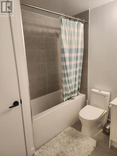 523 - 2450 Old Bronte Road, Oakville, ON - Indoor Photo Showing Bathroom