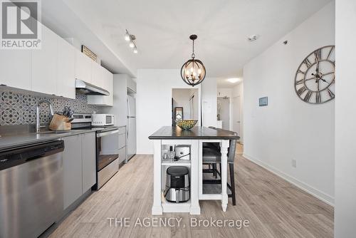 A603 - 3210 Dakota Common, Burlington, ON - Indoor Photo Showing Kitchen