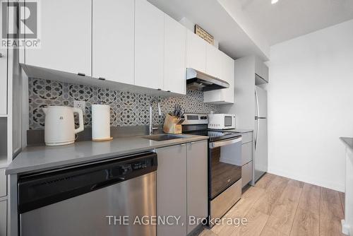 A603 - 3210 Dakota Common, Burlington, ON - Indoor Photo Showing Kitchen