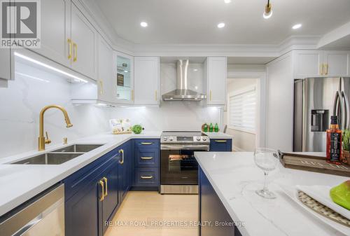 222 Victoria Street N, Woodstock, ON - Indoor Photo Showing Kitchen With Stainless Steel Kitchen With Double Sink With Upgraded Kitchen