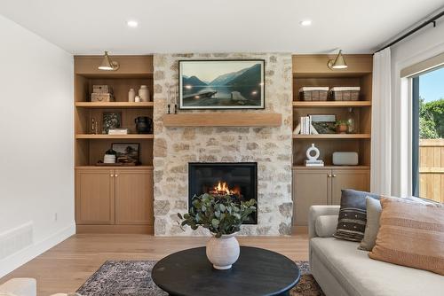 4015 Belmont Road, Kelowna, BC - Indoor Photo Showing Living Room With Fireplace