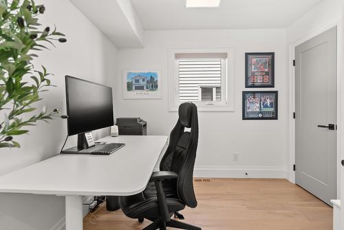 4015 Belmont Road, Kelowna, BC - Indoor Photo Showing Office