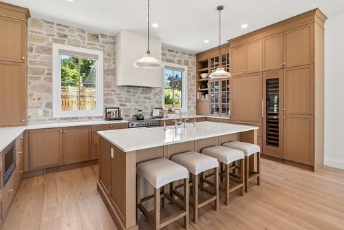 4015 Belmont Road, Kelowna, BC - Indoor Photo Showing Kitchen With Upgraded Kitchen