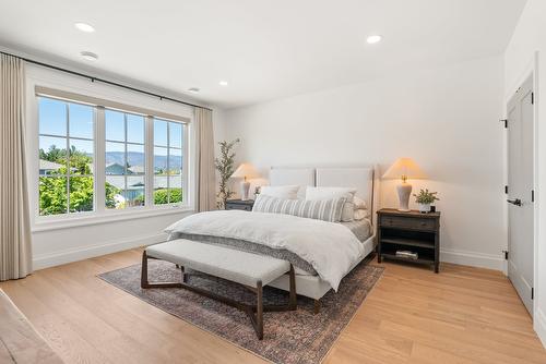 4015 Belmont Road, Kelowna, BC - Indoor Photo Showing Bedroom