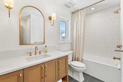 4015 Belmont Road, Kelowna, BC - Indoor Photo Showing Bathroom