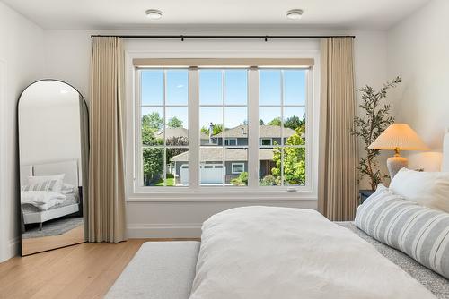 4015 Belmont Road, Kelowna, BC - Indoor Photo Showing Bedroom