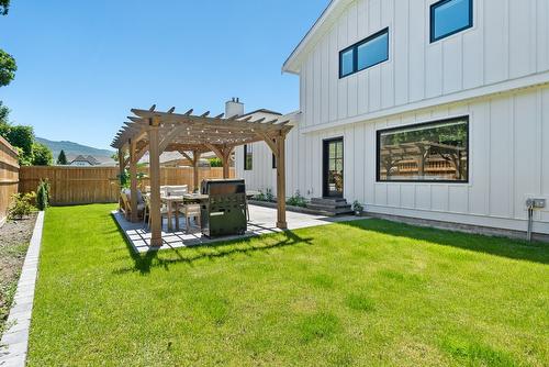 4015 Belmont Road, Kelowna, BC - Outdoor