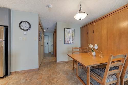 402-7470 Porcupine Road, Big White, BC - Indoor Photo Showing Dining Room