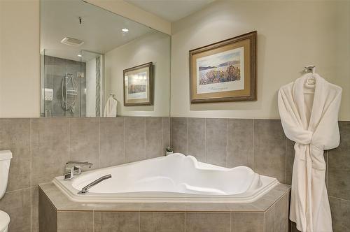 402-7470 Porcupine Road, Big White, BC - Indoor Photo Showing Bathroom