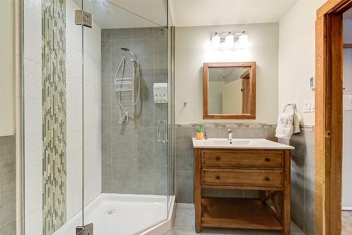 402-7470 Porcupine Road, Big White, BC - Indoor Photo Showing Bathroom