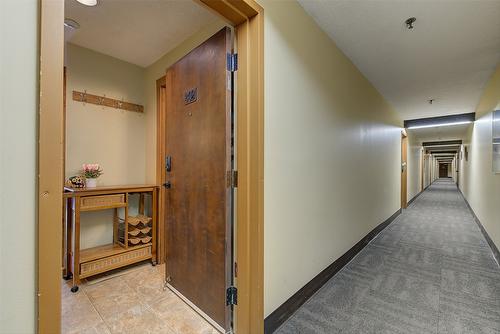 402-7470 Porcupine Road, Big White, BC - Indoor Photo Showing Other Room