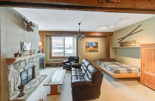 402-7470 Porcupine Road, Big White, BC - Indoor With Fireplace