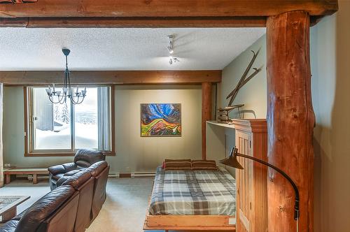 402-7470 Porcupine Road, Big White, BC - Indoor Photo Showing Other Room