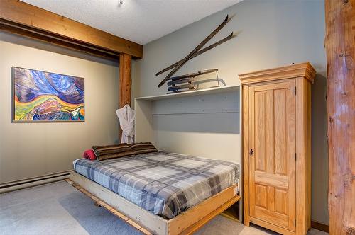 402-7470 Porcupine Road, Big White, BC - Indoor Photo Showing Bedroom