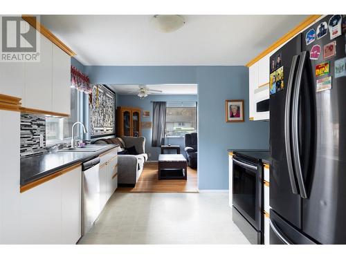 3413 24 Avenue, Vernon, BC - Indoor Photo Showing Kitchen With Double Sink