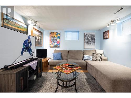 3413 24 Avenue, Vernon, BC - Indoor Photo Showing Living Room