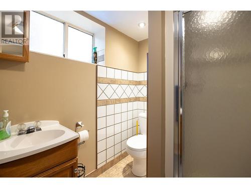 3413 24 Avenue, Vernon, BC - Indoor Photo Showing Bathroom