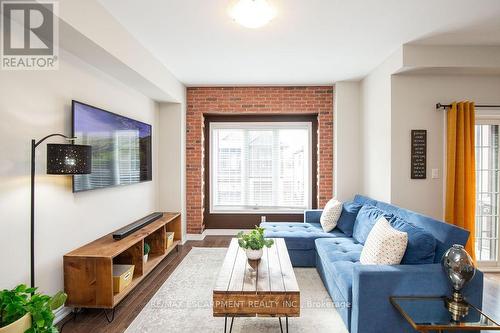 57 - 377 Glancaster Road, Hamilton, ON - Indoor Photo Showing Living Room