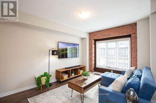 57 - 377 Glancaster Road, Hamilton, ON - Indoor Photo Showing Living Room