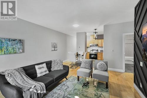 801 - 44 Bond Street W, Oshawa, ON - Indoor Photo Showing Living Room