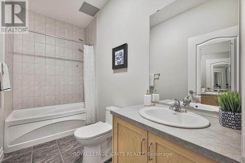 801 - 44 Bond Street W, Oshawa, ON - Indoor Photo Showing Bathroom