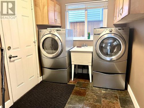 630 Nicola Avenue, Coquitlam, BC - Indoor Photo Showing Laundry Room